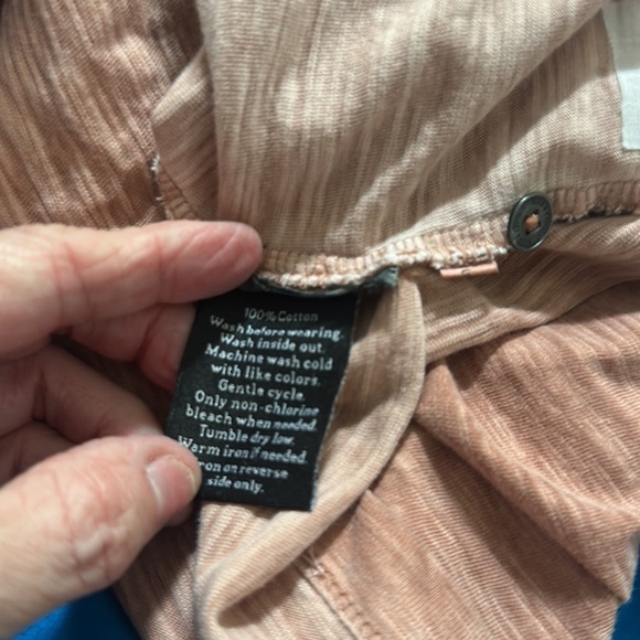 Rock & republic size XL orangish clay color, button neck, short sleeve tee shirt - Picture 4 of 4